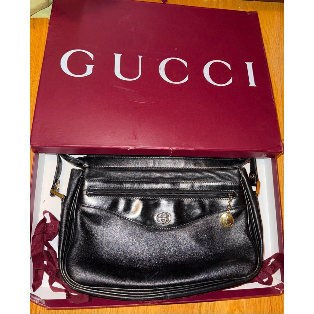 Authentic Gucci Large Black Leather Vintage Over-The-Shoulder Bag - Picture 4 of 14